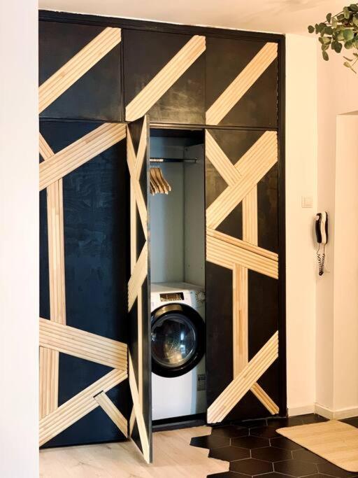 Heart Of The City - Modern Studio With Balcony Apartment Букурещ Екстериор снимка